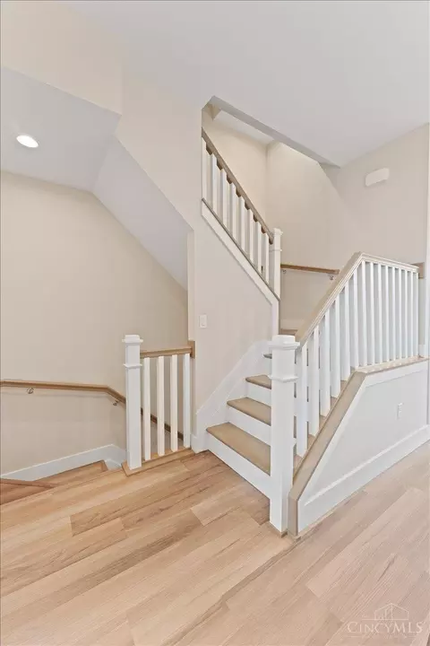 Entry Way - 3906 Edwards Rd, Cincinnati, OH 45209 photo 6 of 8