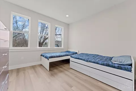 Bedroom - 3906 Edwards Rd, Cincinnati, OH 45209 photo 4 of 4