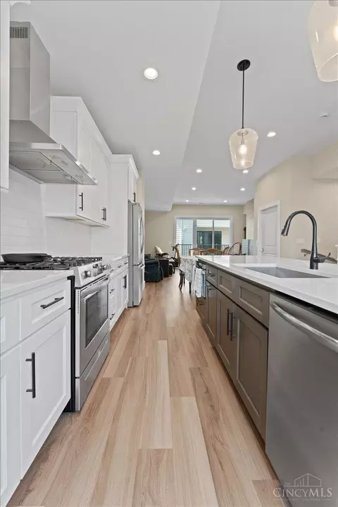 Kitchen - 3906 Edwards Rd, Cincinnati, OH 45209 photo 2 of 7