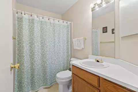 Bath - 11570 Regency Square Ct, Cincinnati, OH 45231 photo 2 of 2