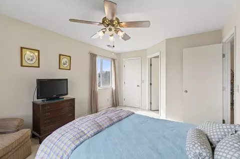 Bedroom - 11570 Regency Square Ct, Cincinnati, OH 45231 photo 3 of 4