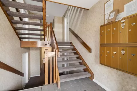 Entry Way - 11570 Regency Square Ct, Cincinnati, OH 45231 photo 1 of 3