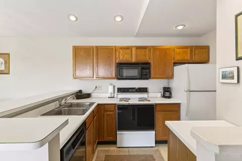 Kitchen - 11570 Regency Square Ct, Cincinnati, OH 45231 photo 2 of 4
