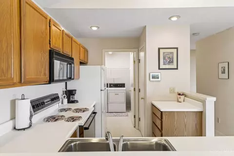 Kitchen - 11570 Regency Square Ct, Cincinnati, OH 45231 photo 3 of 4