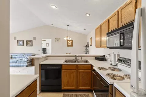 Kitchen - 11570 Regency Square Ct, Cincinnati, OH 45231 photo 4 of 4