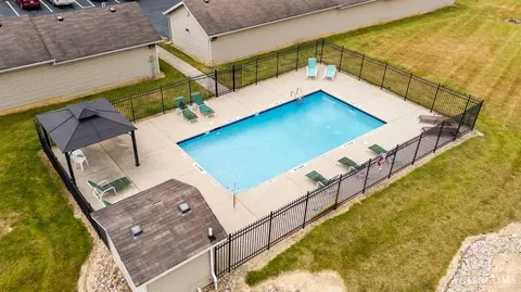 Exterior - 11570 Regency Square Ct, Cincinnati, OH 45231 photo 8 of 10