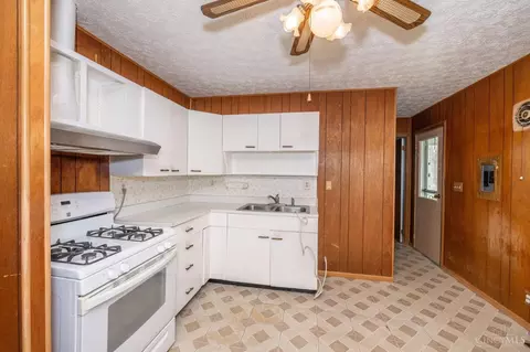 Kitchen - 654 Arlington Dr, Cincinnati, OH 45244 photo 1 of 4