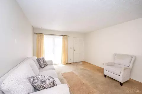 Living - 654 Arlington Dr, Cincinnati, OH 45244 photo 4 of 4