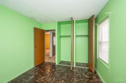 Bedroom - 654 Arlington Dr, Cincinnati, OH 45244 photo 4 of 6