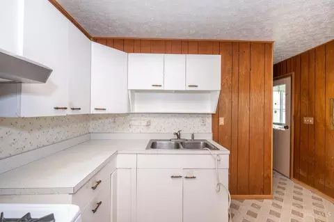 Kitchen - 654 Arlington Dr, Cincinnati, OH 45244 photo 4 of 4