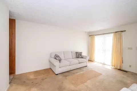 Living - 654 Arlington Dr, Cincinnati, OH 45244 photo 3 of 4