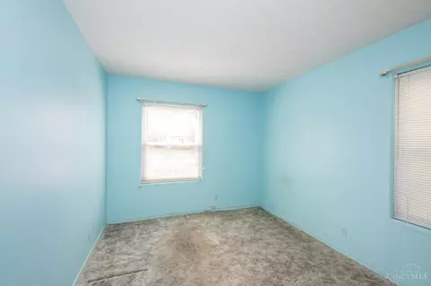 Bedroom - 654 Arlington Dr, Cincinnati, OH 45244 photo 5 of 6