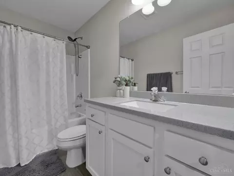 Bath - 604 Diamond Loop, Middletown, OH 45044 photo 1 of 2