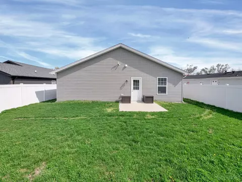 Exterior - 604 Diamond Loop, Middletown, OH 45044 photo 10 of 11