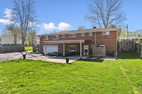 Exterior - 496 Elm Dr, Cincinnati, OH 45255 photo 6 of 10