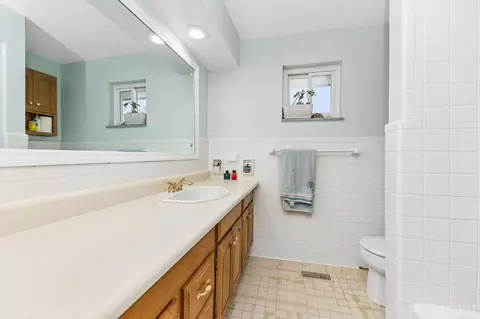 Bath - 496 Elm Dr, Cincinnati, OH 45255 photo 2 of 3