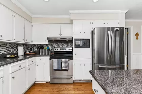 Kitchen - 496 Elm Dr, Cincinnati, OH 45255 photo 3 of 3
