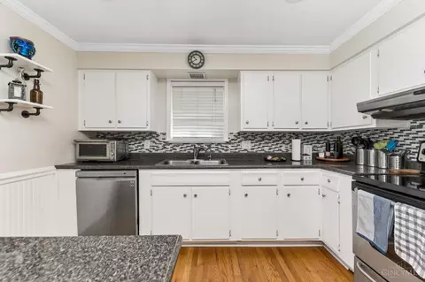Kitchen - 496 Elm Dr, Cincinnati, OH 45255 photo 2 of 3