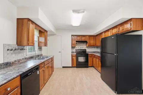 Kitchen - 202 Sands Ave, Monroe, OH 45050 photo 5 of 6