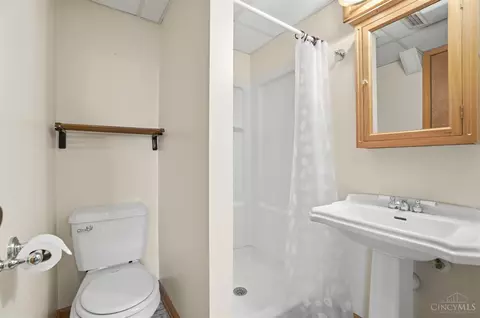 Bath - 202 Sands Ave, Monroe, OH 45050 photo 3 of 8