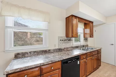 Kitchen - 202 Sands Ave, Monroe, OH 45050 photo 3 of 6
