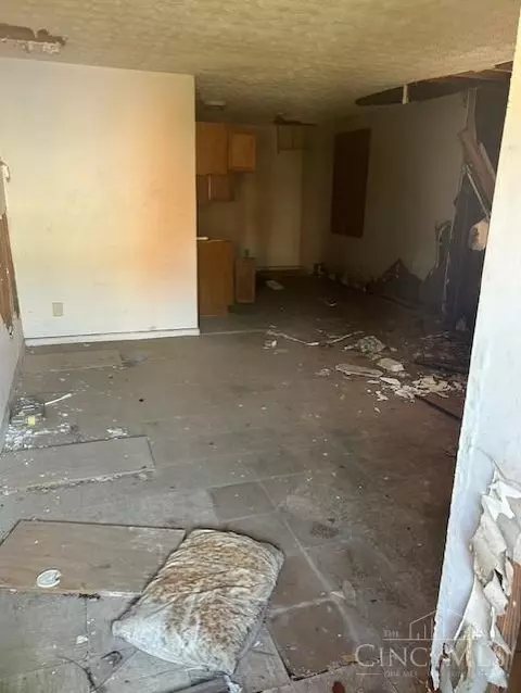 Living - 1606 Elm St, Cincinnati, OH 45202 photo 1 of 1
