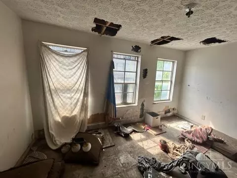 Bedroom - 1606 Elm St, Cincinnati, OH 45202 photo 3 of 4