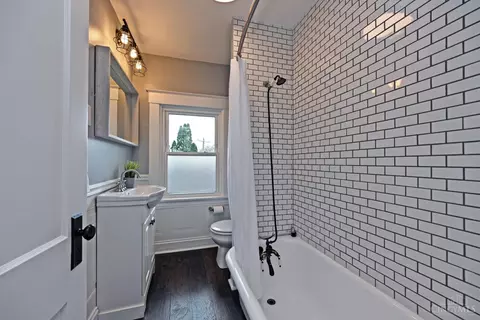 Bath - 4147 Maple Dr, Cincinnati, OH 45209 photo 1 of 3