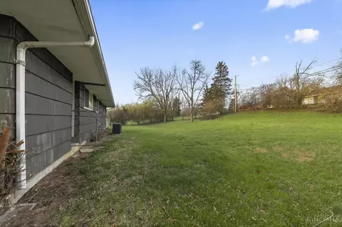 Exterior - 8845 Ebro Ct, Cincinnati, OH 45231 photo 4 of 5
