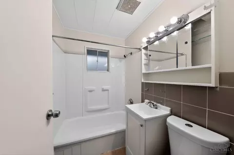 Bath - 8845 Ebro Ct, Cincinnati, OH 45231 photo 1 of 1