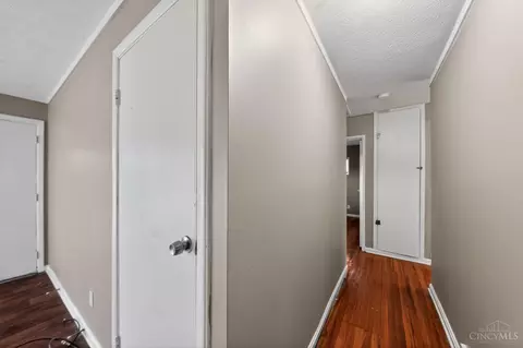 Entry Way - 8845 Ebro Ct, Cincinnati, OH 45231 photo 2 of 3