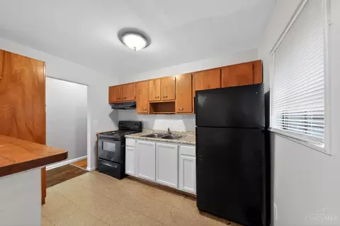 Kitchen - 8845 Ebro Ct, Cincinnati, OH 45231 photo 1 of 4