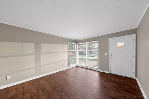 Living - 8845 Ebro Ct, Cincinnati, OH 45231 photo 4 of 5