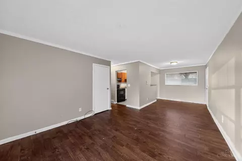 Living - 8845 Ebro Ct, Cincinnati, OH 45231 photo 1 of 5