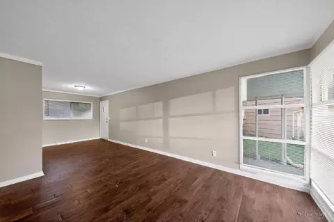 Living - 8845 Ebro Ct, Cincinnati, OH 45231 photo 2 of 5