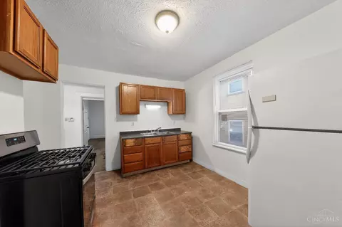 Kitchen - 4827 Prosperity Pl, Cincinnati, OH 45238 photo 3 of 3