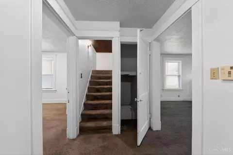 Entry Way - 4827 Prosperity Pl, Cincinnati, OH 45238 photo 4 of 4