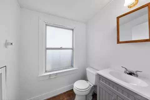 Bath - 4827 Prosperity Pl, Cincinnati, OH 45238 photo 3 of 3