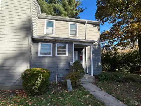 6 Chalmers Ct, Greenhills, OH 45218