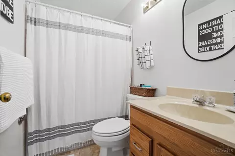Bath - 6420 Copperleaf Ln, Cincinnati, OH 45230 photo 5 of 6