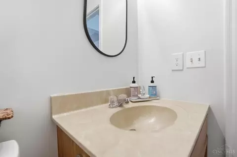 Bath - 6420 Copperleaf Ln, Cincinnati, OH 45230 photo 6 of 6