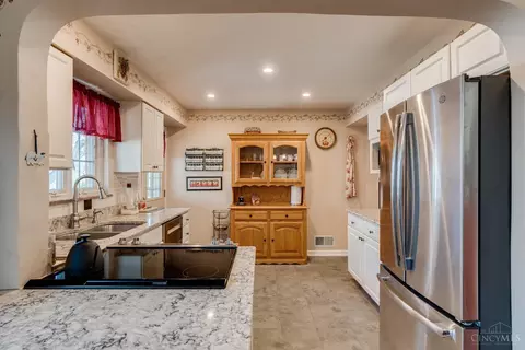 Kitchen - 46 Forest Ave, Wyoming, OH 45215 photo 1 of 4
