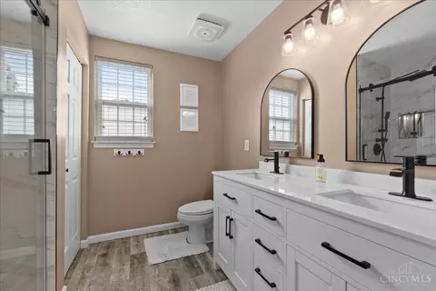 Bath - 292 Coyote Dr, Hamilton Township, OH 45039 photo 2 of 3