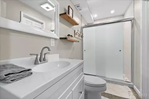 Bath - 292 Coyote Dr, Hamilton Township, OH 45039 photo 3 of 3
