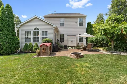 Exterior - 292 Coyote Dr, Hamilton Township, OH 45039 photo 4 of 8
