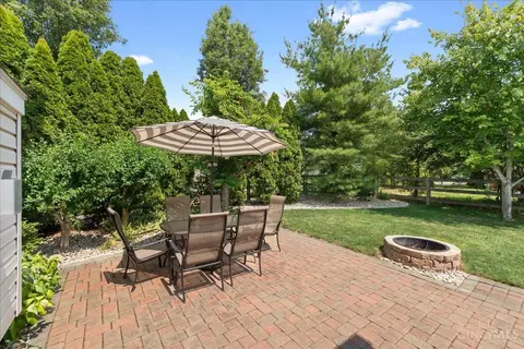 Exterior - 292 Coyote Dr, Hamilton Township, OH 45039 photo 6 of 8