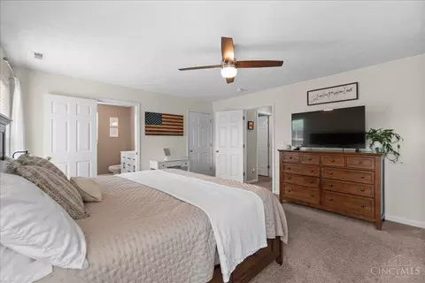 Bedroom - 292 Coyote Dr, Hamilton Township, OH 45039 photo 2 of 8