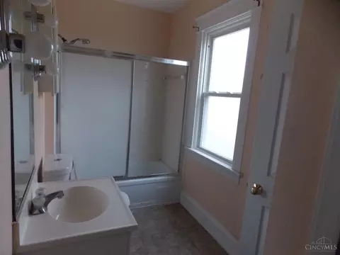 Bath - 3940 Delmar Ave, Cheviot, OH 45211 photo 2 of 2