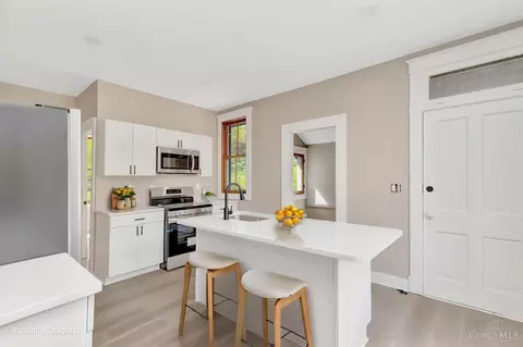 Kitchen - 3523 Vinecrest Pl, Cincinnati, OH 45220 photo 2 of 4