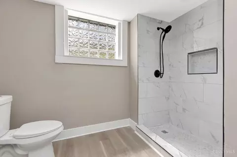 Bath - 3523 Vinecrest Pl, Cincinnati, OH 45220 photo 3 of 3